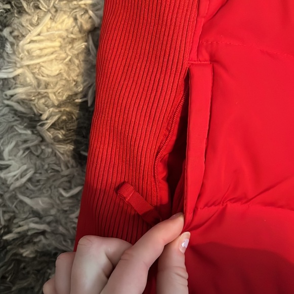 red puffer vest from old navy. size xs - Picture 3 of 5